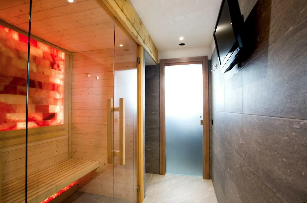 Steinbock B&B - Apartaments Livigno 3*,  Italy